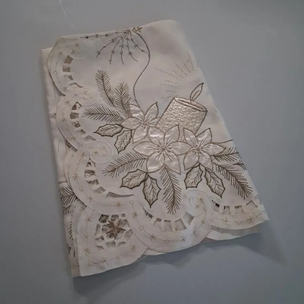 Vintage Christmas Tablecloth 33